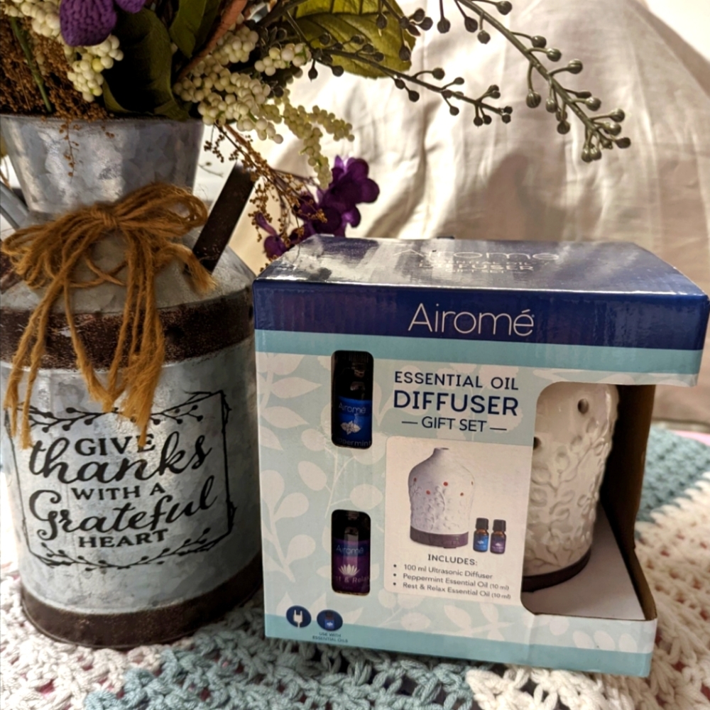 Air Diffuser w/ 2 scented oils